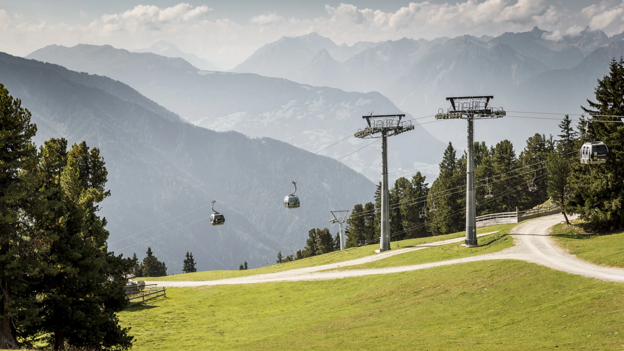 [Translate to Italienisch:] Bahnen ins Wandergbeit Hochoetz Kühtai