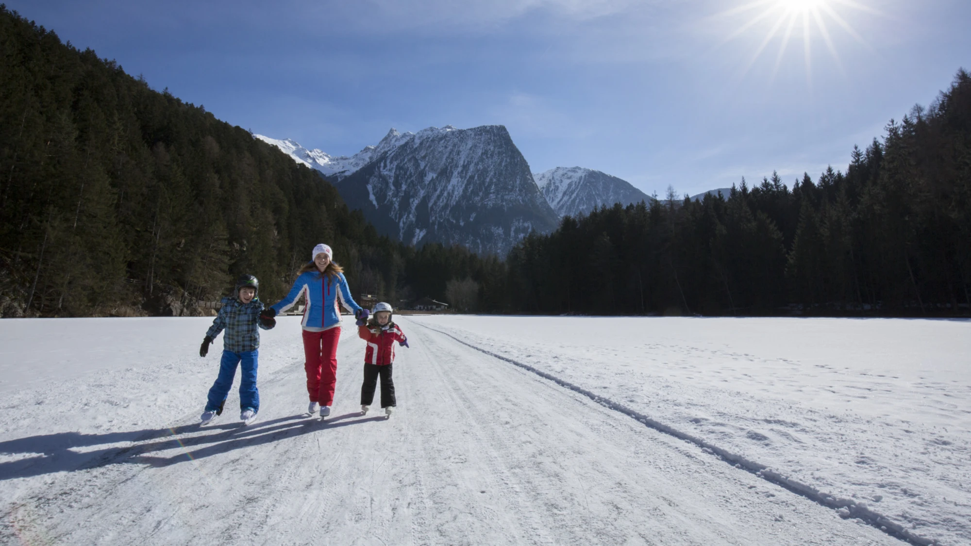 mit der Familie Eislaufen in Oetz im Ötztal mit der Familie Eislaufen in Oetz im Ötztal