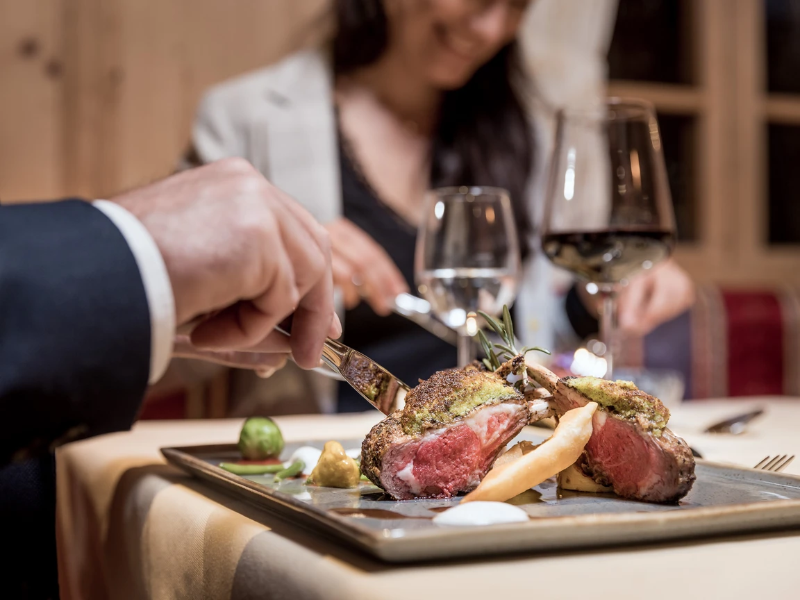 [Translate to English:] Essen im Posthotel Kassl in Oetz