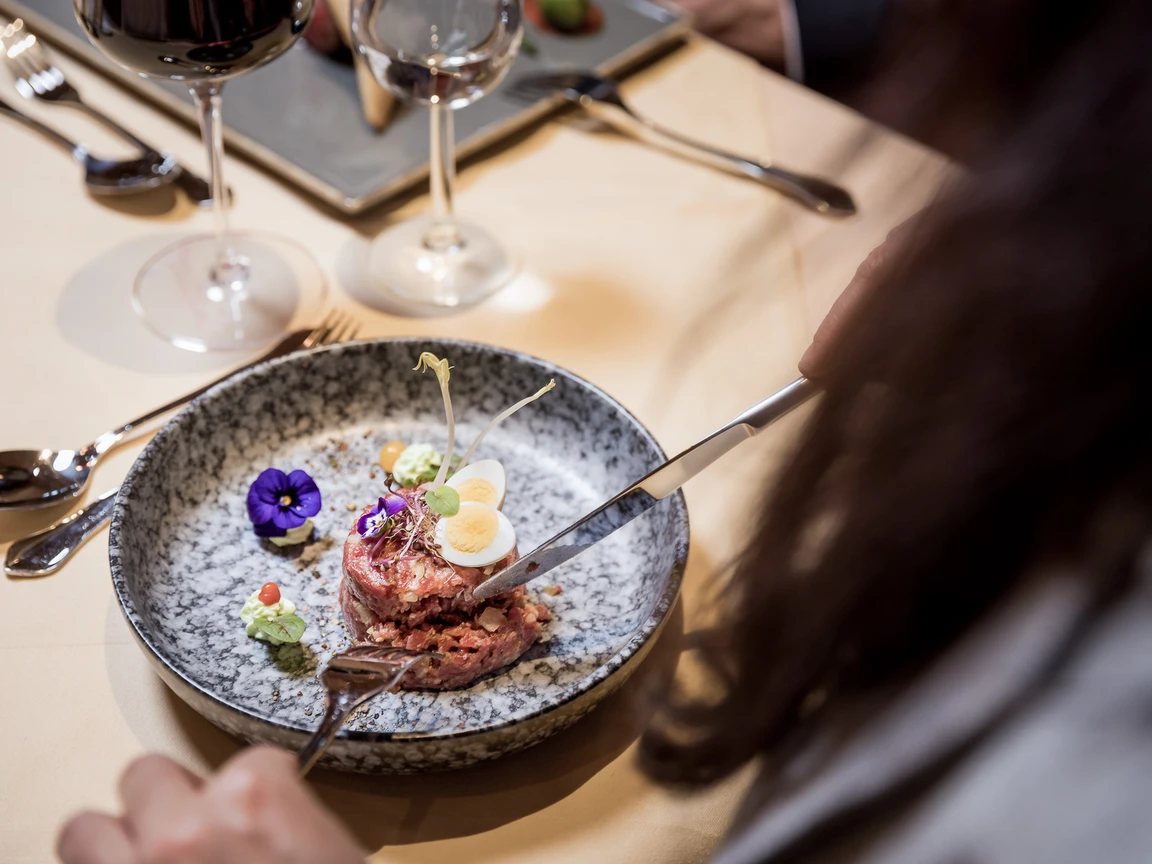 [Translate to English:] Essen im Posthotel Kassl 