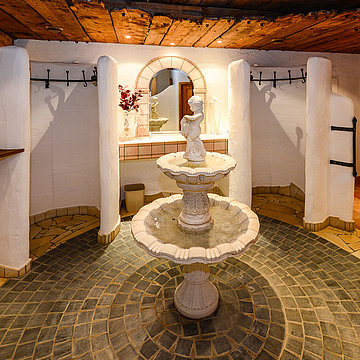 [Translate to Italienisch:] Brunnen im Posthotel Kassl in Oetz