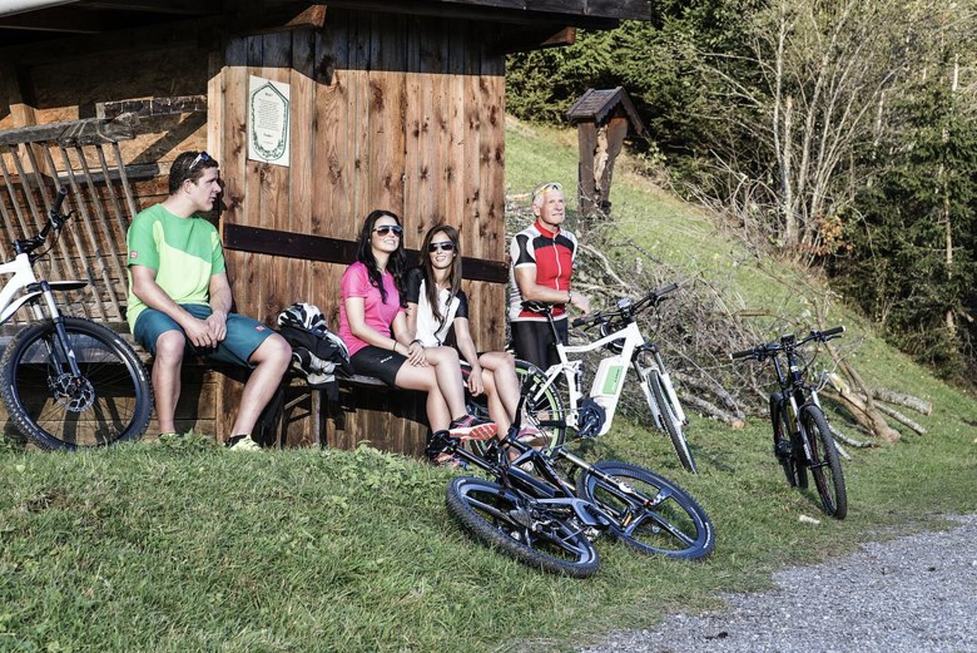 Kurze Rast beim Biken und E-biken in Oetz