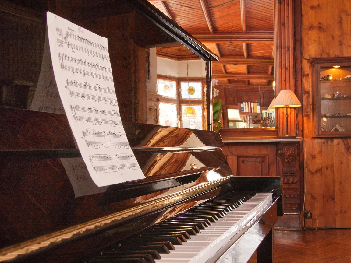 [Translate to English:] Klavier Posthotel Kassl in Oetz