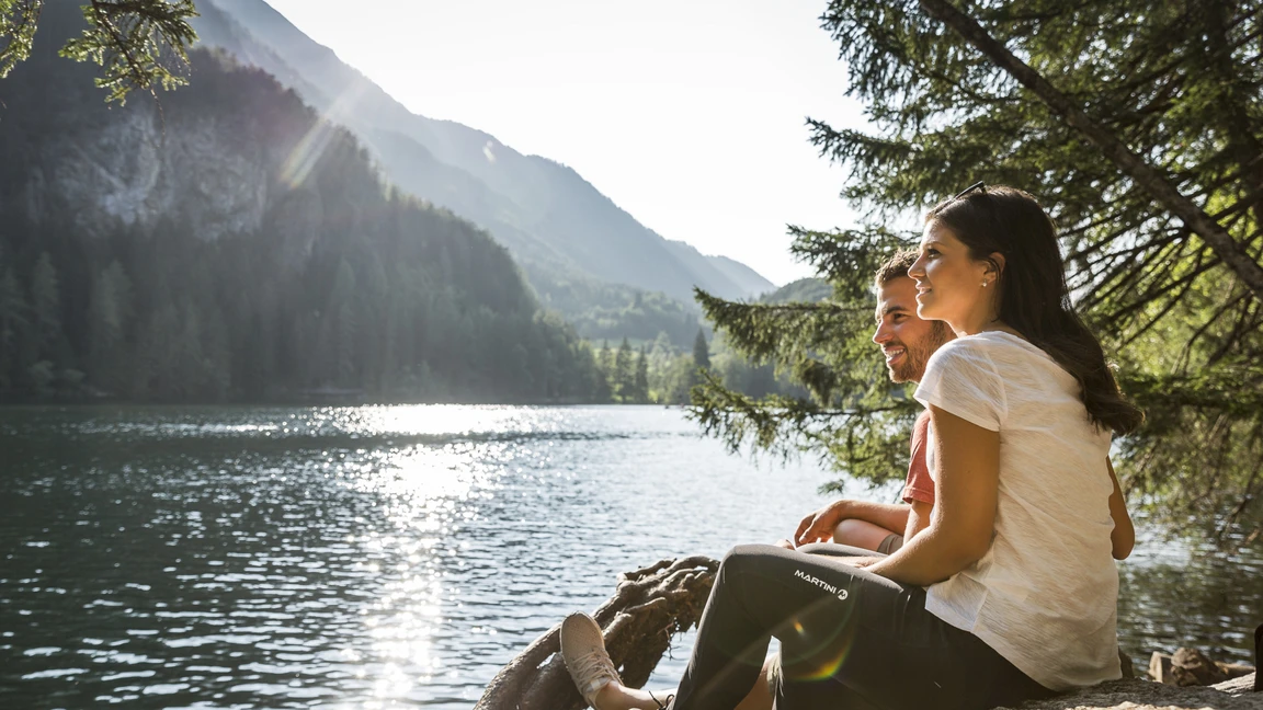[Translate to Italienisch:] Entspannung am Piburger See in Oetz