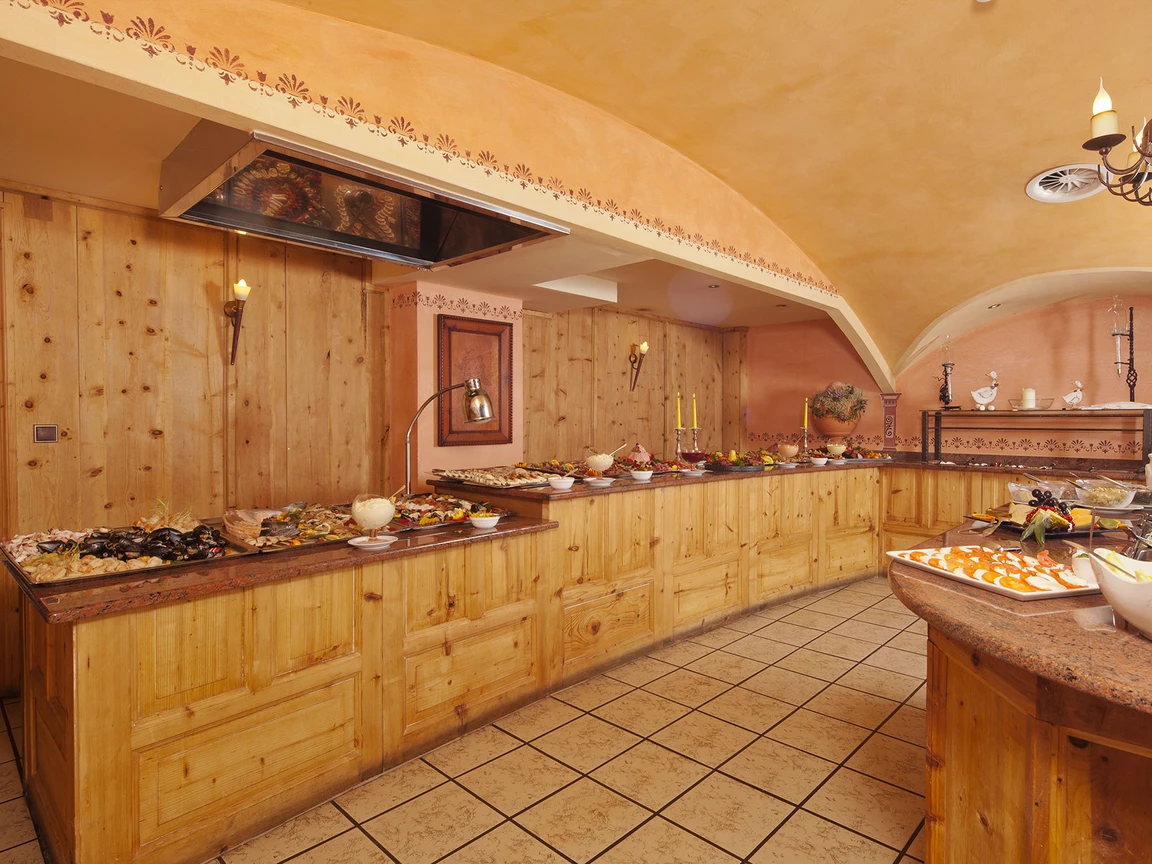[Translate to English:] Buffet im Posthotel Kassl in Oetz