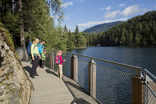 Familienwanderung am Piburgersee