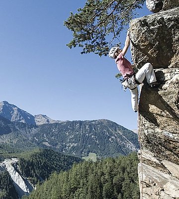 [Translate to Italienisch:] Klettern im Ötztal